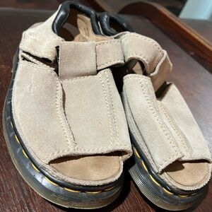 🏴󠁧󠁢󠁥󠁮󠁧󠁿Made in England RARE Dr. Martens Suede Fisherman Sandals UK 5/US W’s 7